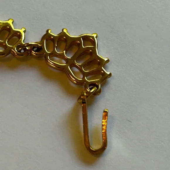 Vintage Trifari Gold Floral Necklace - Picture 3 of 7